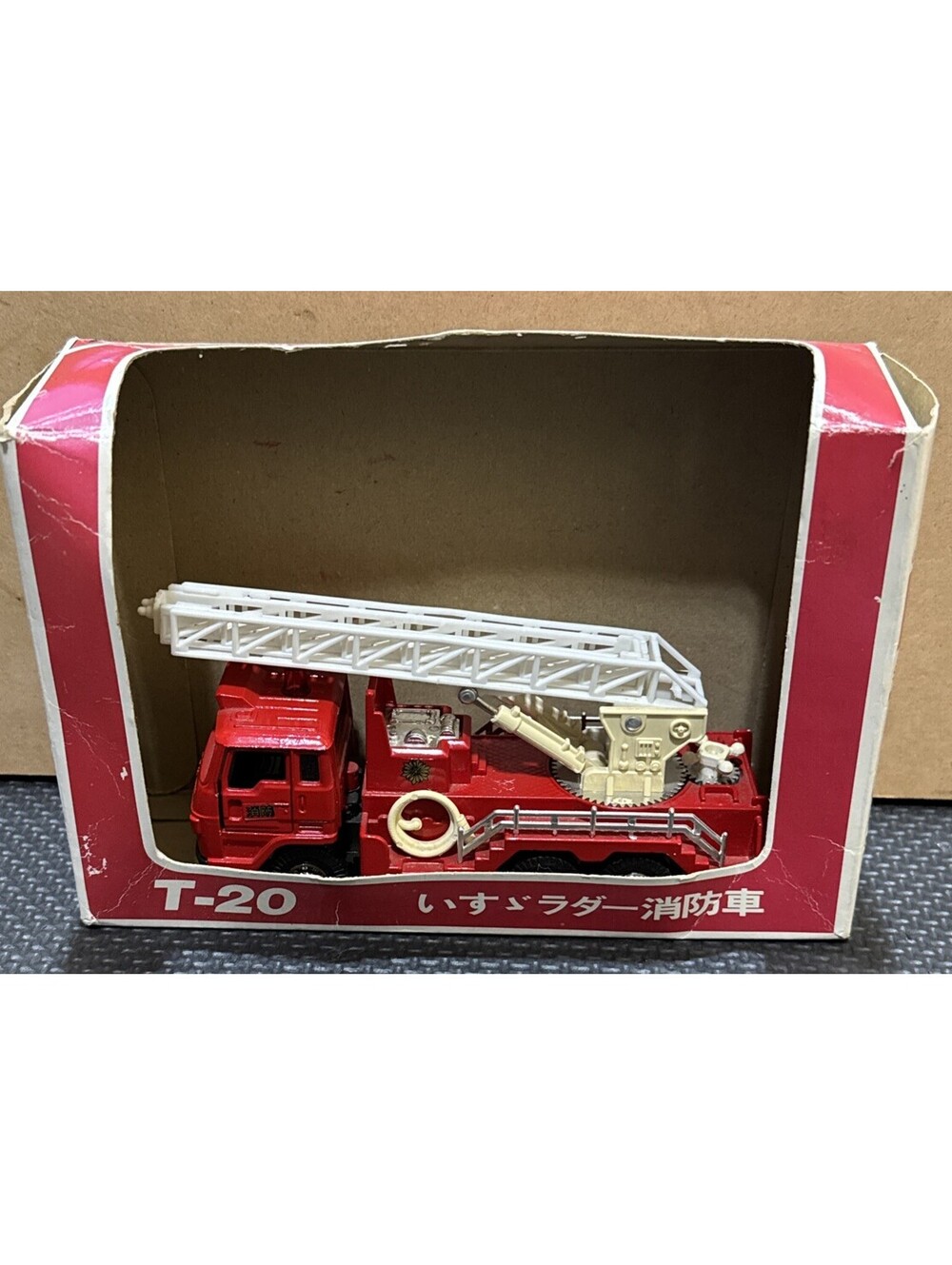 Diapet T-20 Isuzu Ladder Fire Engine Diecast Vehicle With Box | Yonezawa | 1:55